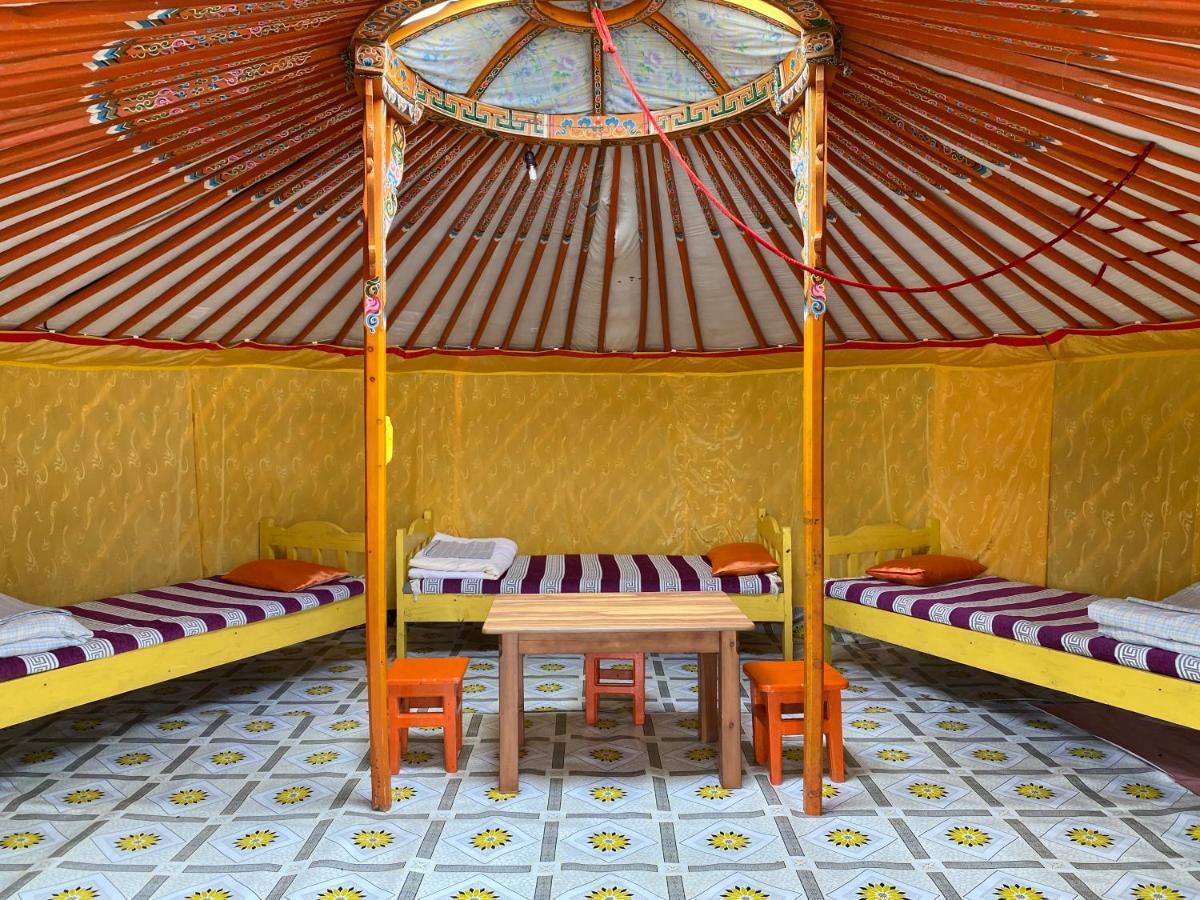 Gaya'S Guest House Harhorin Bagian luar foto