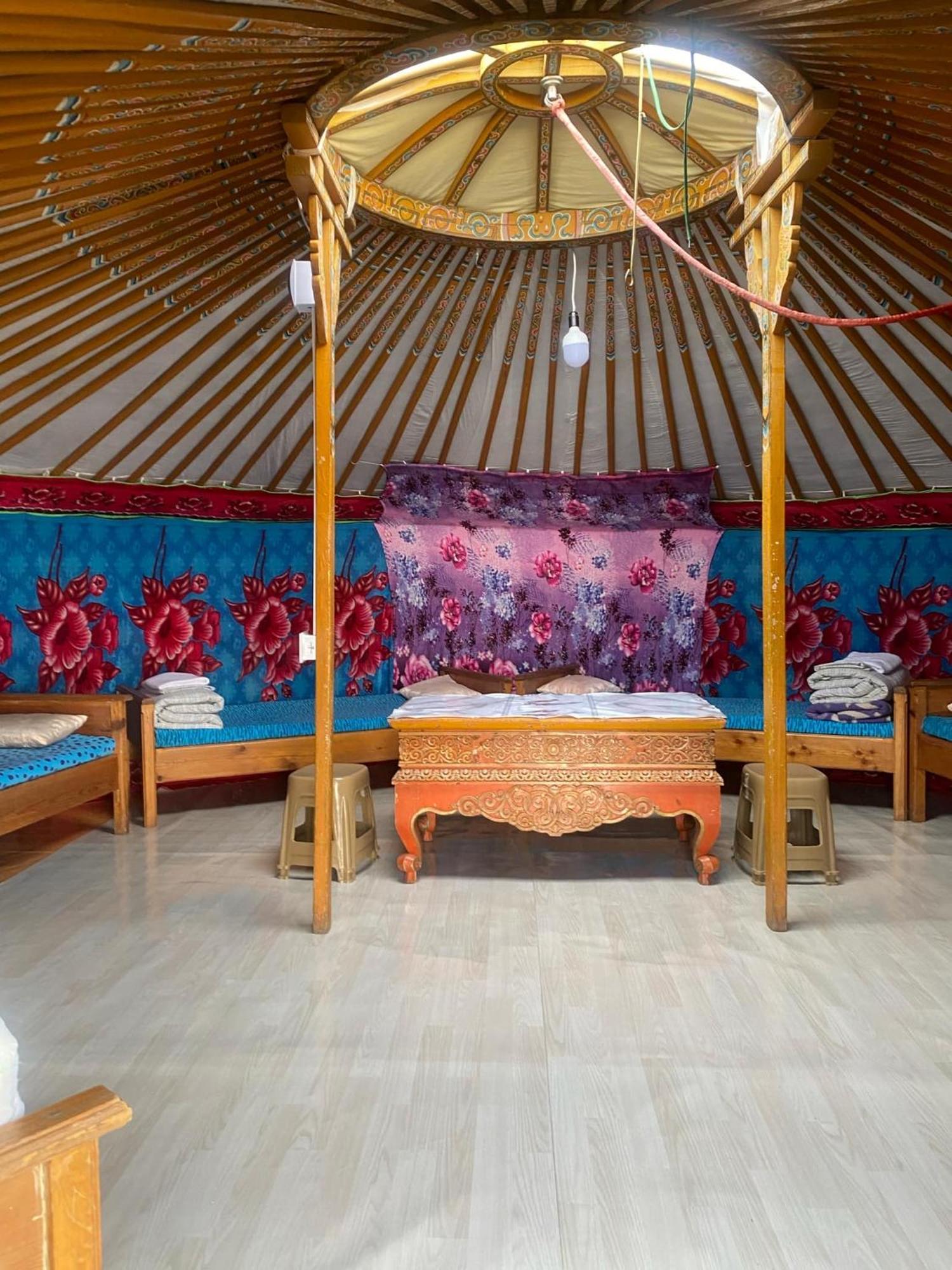 Gaya'S Guest House Harhorin Bagian luar foto