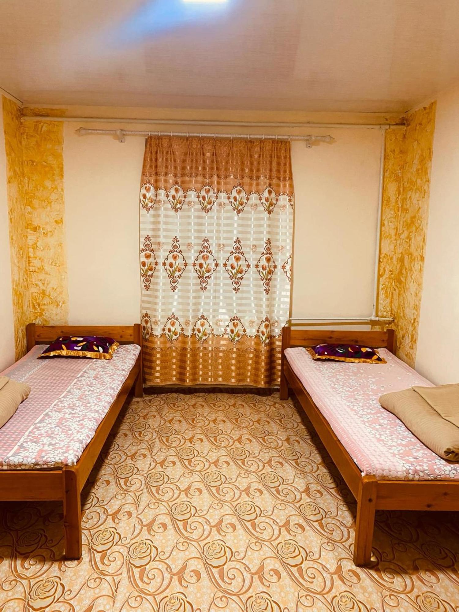 Gaya'S Guest House Harhorin Bagian luar foto