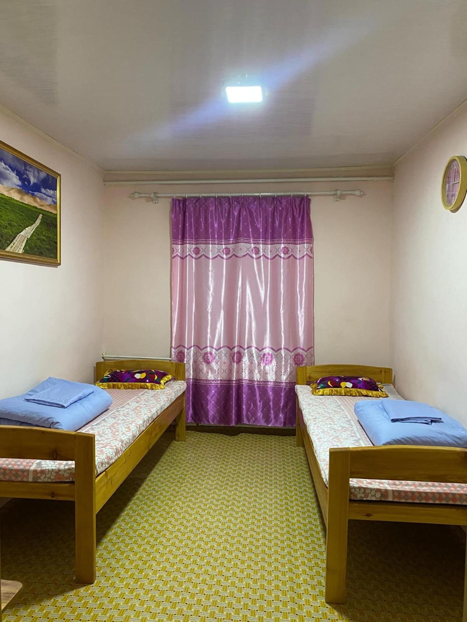 Gaya'S Guest House Harhorin Bagian luar foto