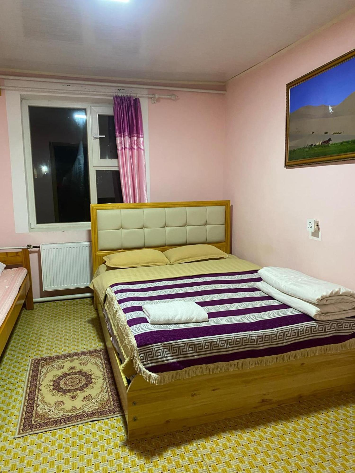 Gaya'S Guest House Harhorin Bagian luar foto