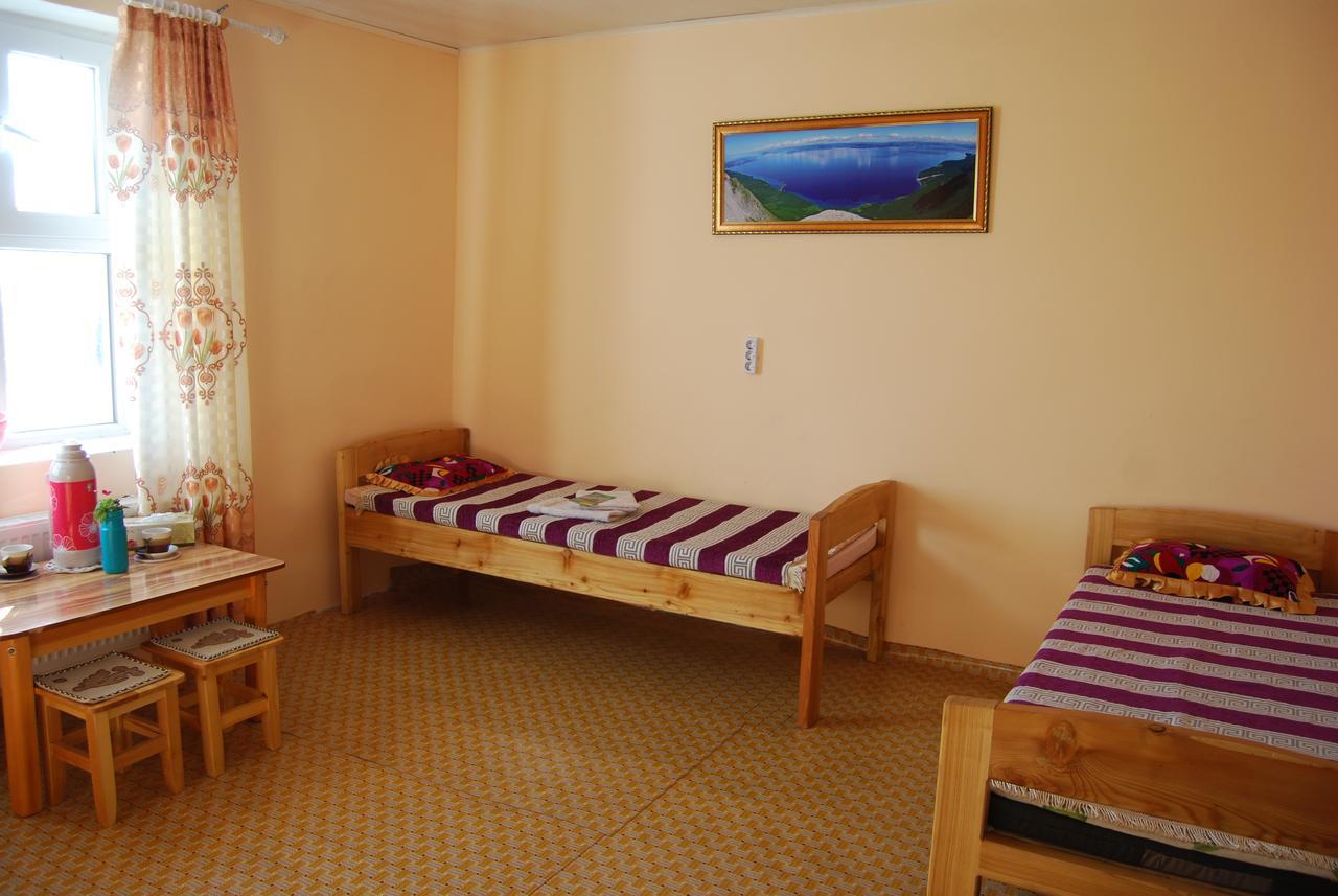 Gaya'S Guest House Harhorin Bagian luar foto